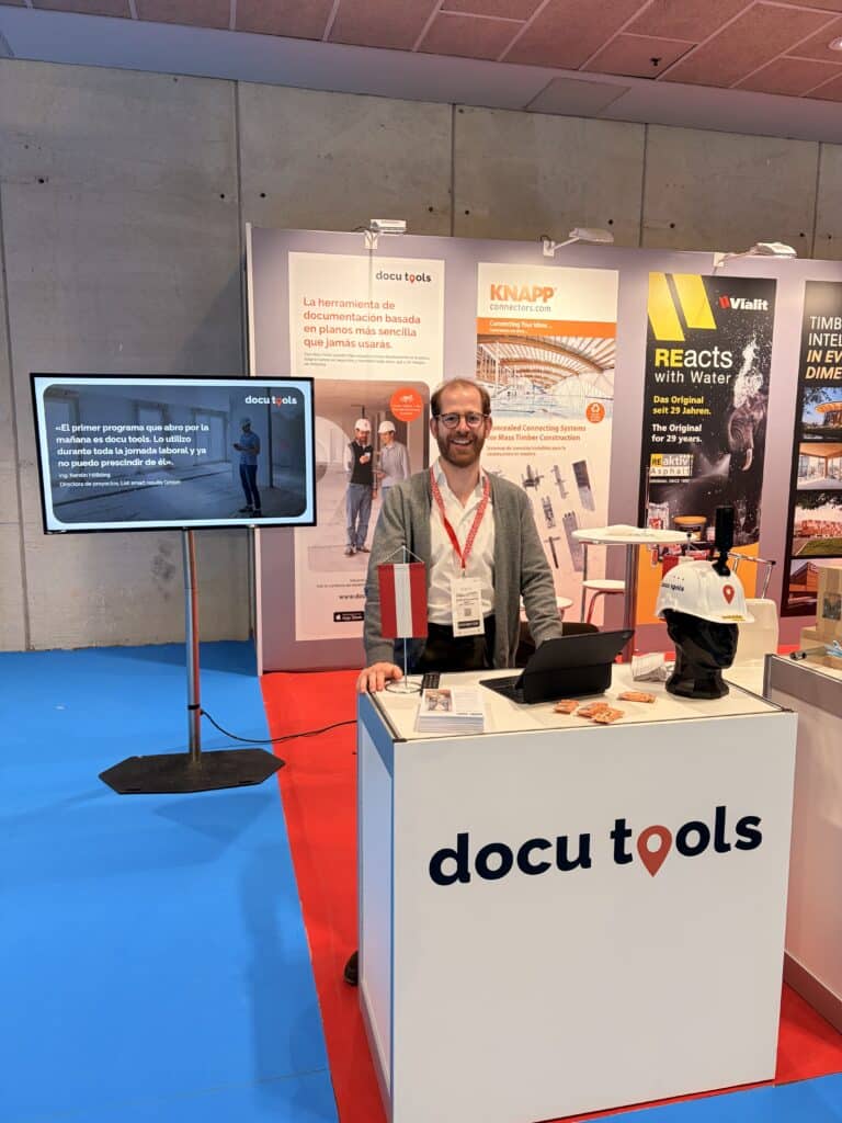 docu tools Messestand auf der REBUILD 2026 in Madrid mit Präsentation der digitalen Baudokumentationssoftware.